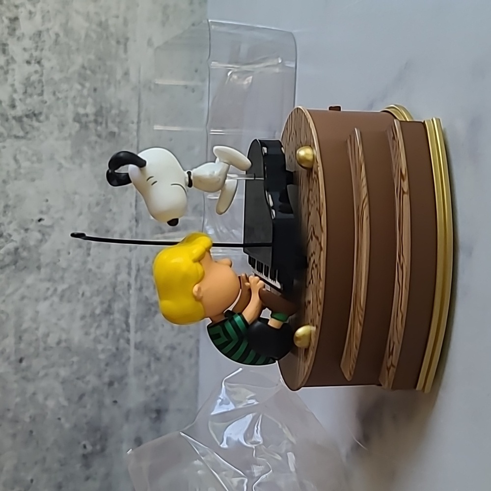 Hallmark Keepsake Ornament Peanuts 2004 Love To Dance! - Picture 9 of 12